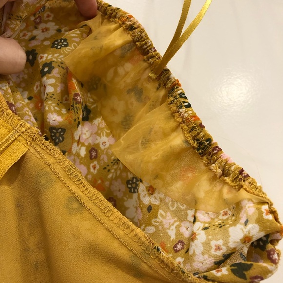 XS floral blouse from Astr The Label. - Picture 7 of 7